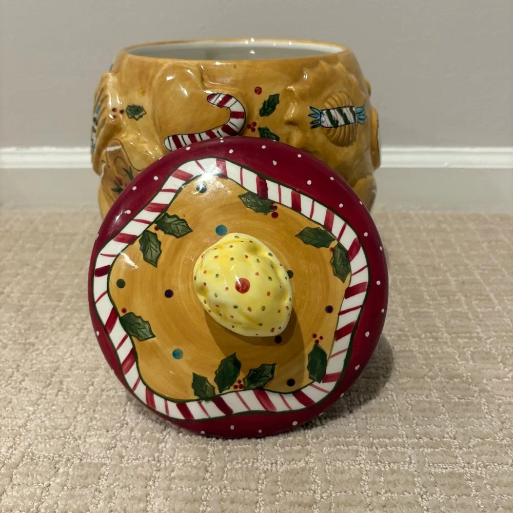 Laurie Gates Ceramic Christmas Cookie Jar Gingerbread Candy‎ Cupcake Lid Holiday